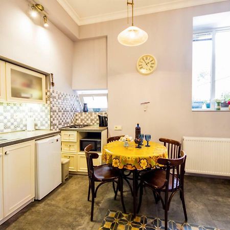 Sofia Apartment In Old Тбилиси Екстериор снимка